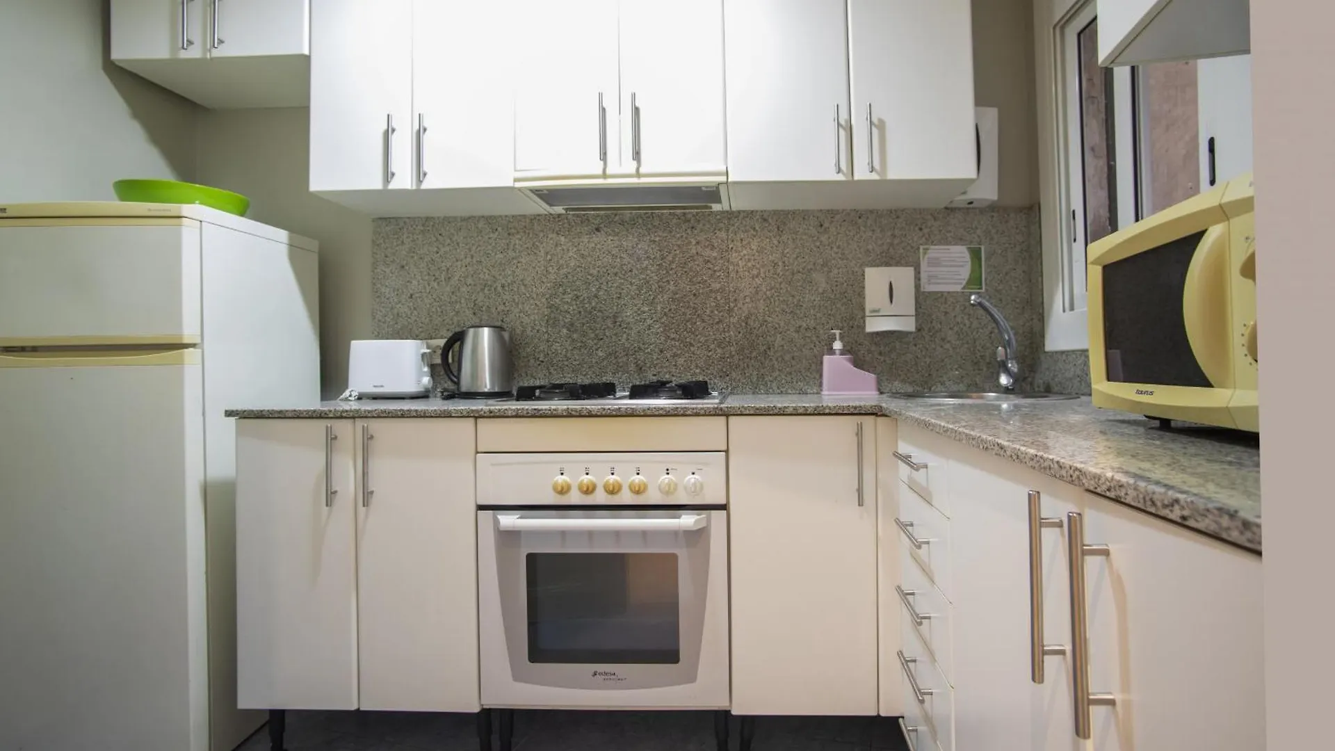 22Man1017- Cute Apartment In Sant Antoni Barcelona 0*,  Spanyolország