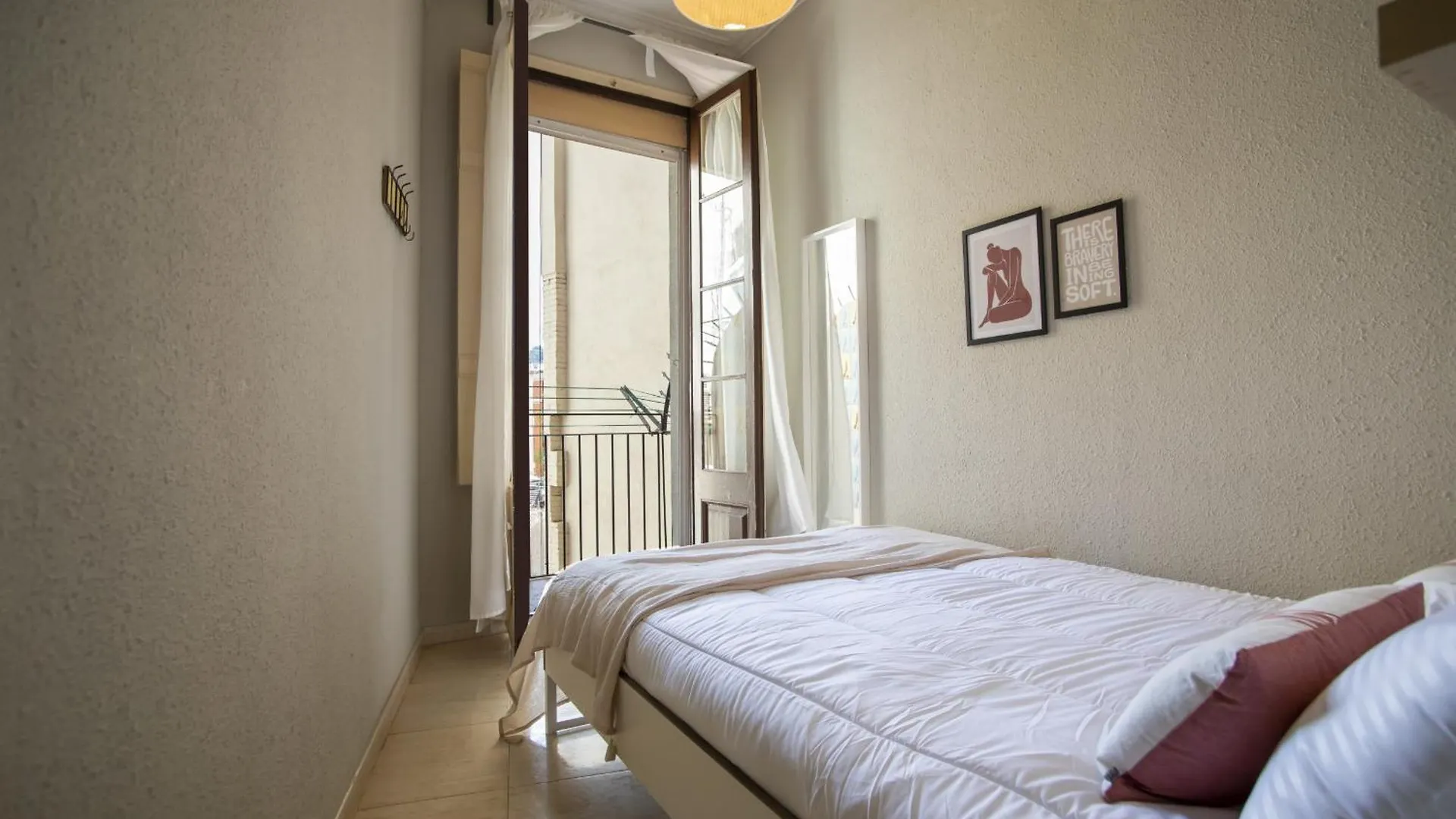 22Man1017- Cute Apartment In Sant Antoni Barcelona