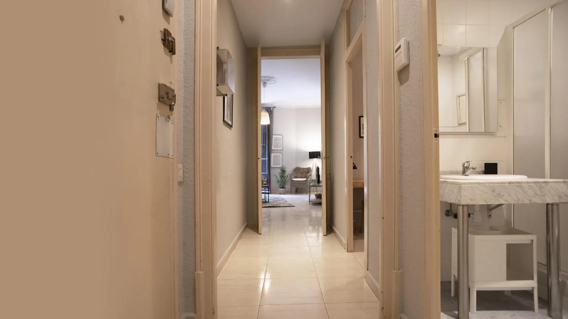 22Man1017- Cute Apartment In Sant Antoni Barcellona